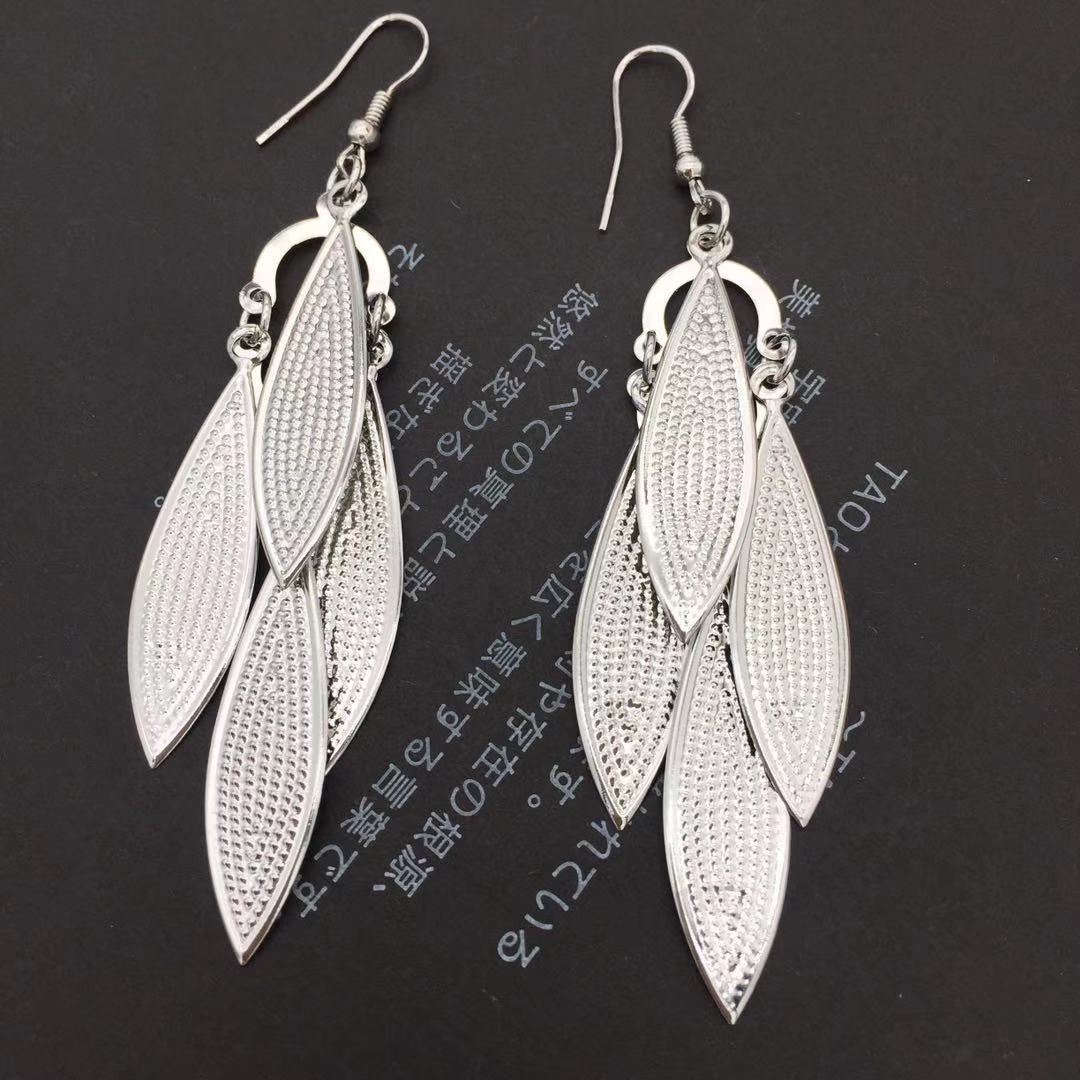 Fashion Simple Four Leaf Thread Shiny Earrings Christmas Lady Ornaments