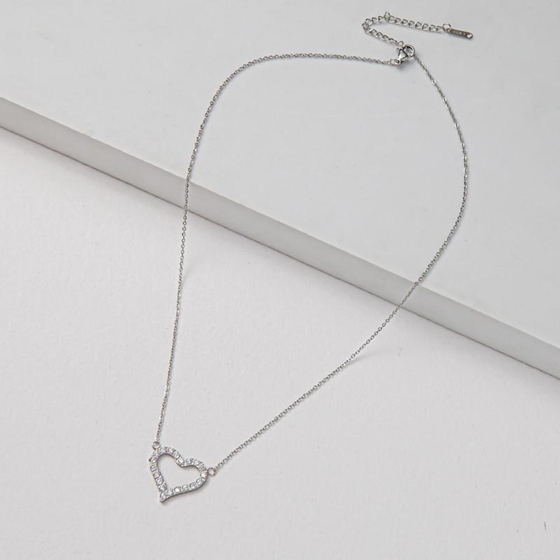 Titanium Steel Hollow Heart Necklace Ladies Full Diamond Exquisite Peach Heart Internet Celebrity Clavicle Chain Birthday Gift