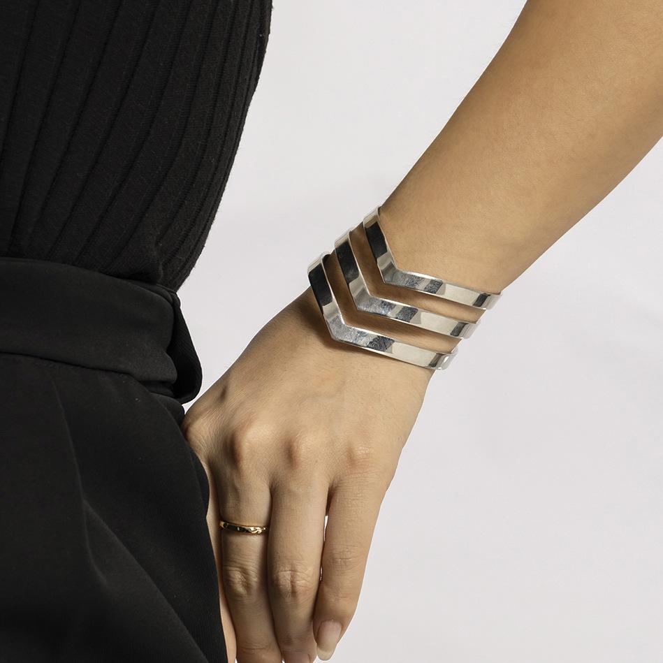 Jewelry personality V-shaped stripe opening wide-faced bracelet female business simple hollow metal bracelet