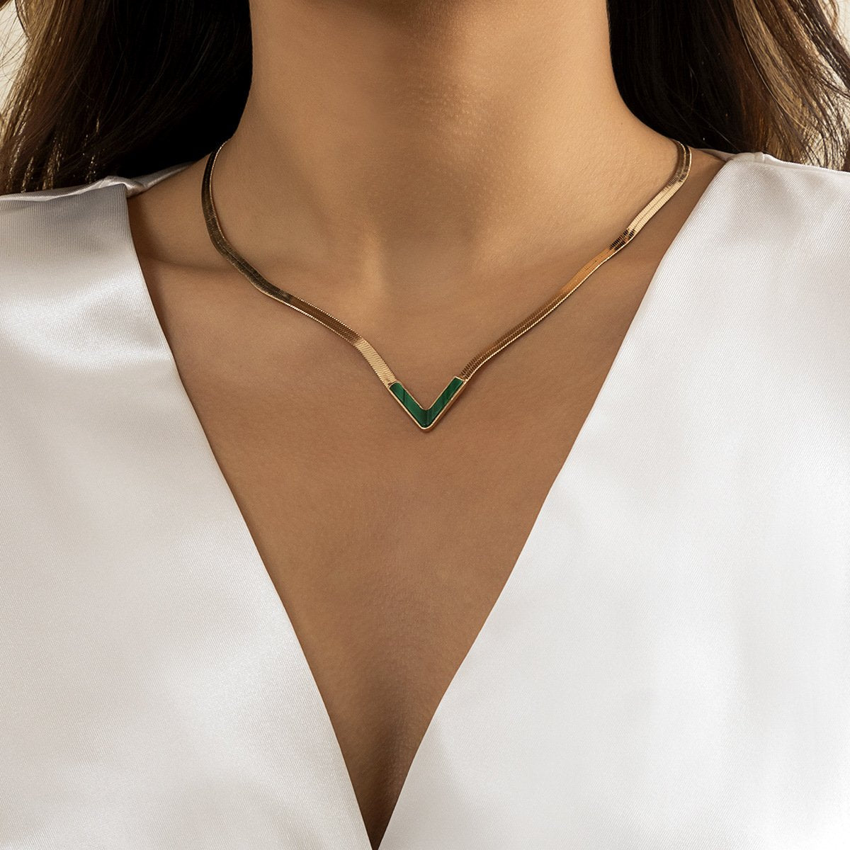 Jewelry Retro Hip Hop Flat Snake Bone Chain Necklace Simple Geometric V-shaped Single Layer Necklace for Women