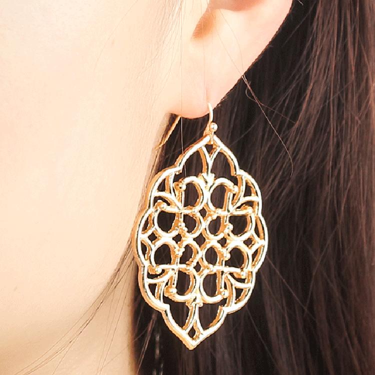 Hollow simple fashion exaggerated big earrings geometric oval lace geometric earrings