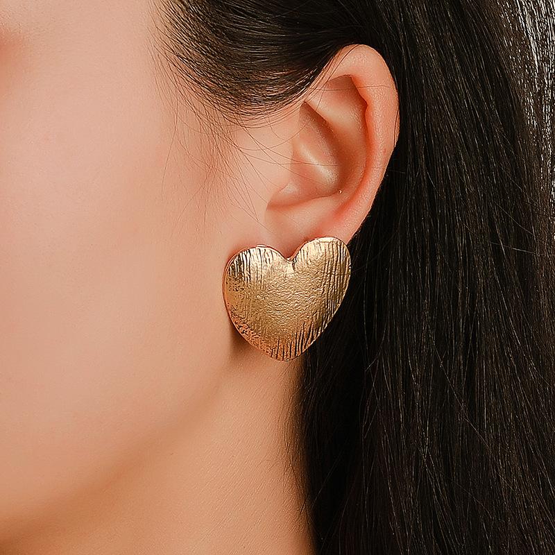 Trendy Heart Earrings Exaggerated Atmosphere Metal Frosted Retro Earrings Fashion Hipster Jewelry