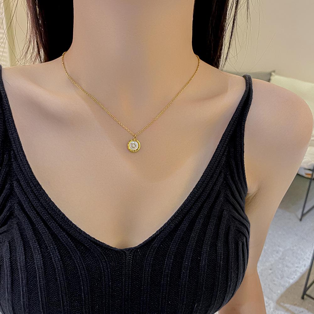 Fashion Roman Numeral Necklace Retro Fashion Gold White Shell Alphabet Titanium Steel Necklace Women