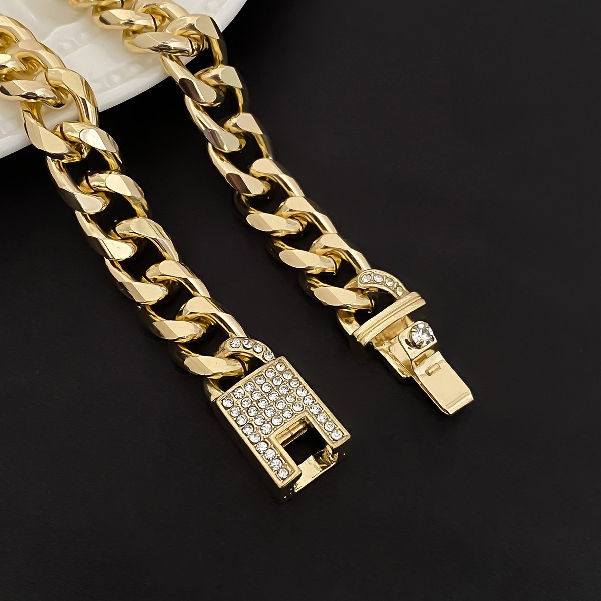 Jewelry Hip Hop Trendy Metal Chain Necklace Punk Fashion with Rhinestone Cuban Buckle Necklace