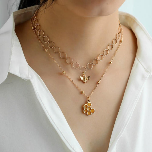 Niche round net creative three-dimensional bee pendant collarbone necklace fashion double layered honeycomb necklace