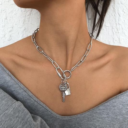 N936 Single Layer Key Lock Pendant Necklace Exaggerated Punk Personality Necklace Geometric Fashion Necklace Women