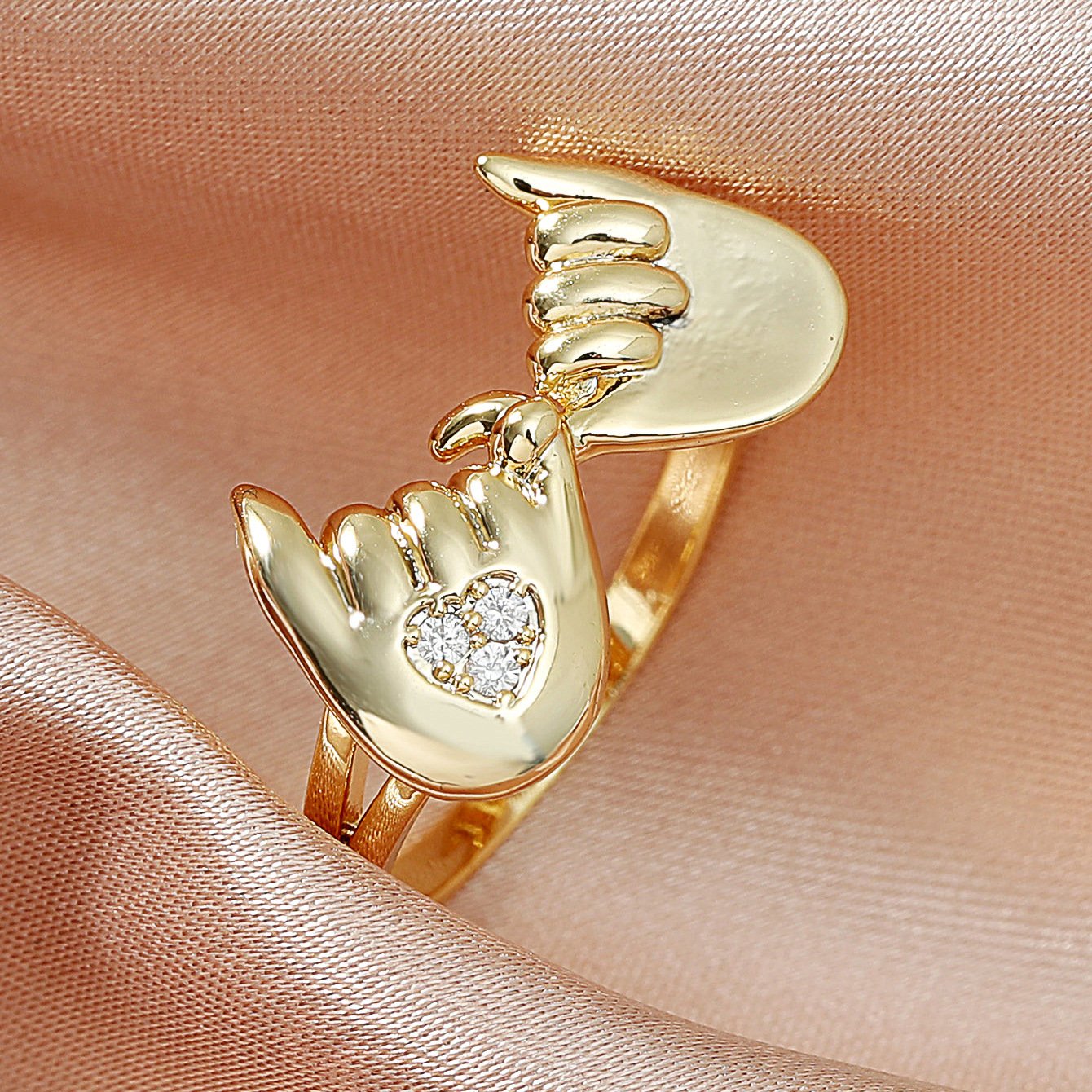 Creative golden zircon hand in hand ring fashion retro hook couple ring jewelry