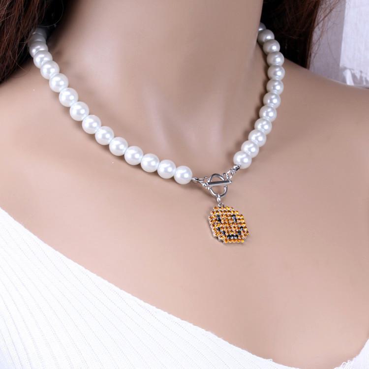 Ins cold smiling face clavicle chain trendy net red pearl chain necklace female personality retro all-match diamond pendant