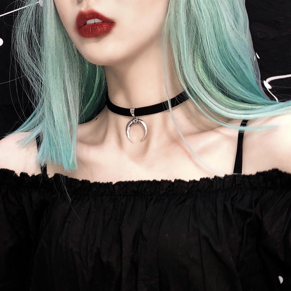 Dark girl retro crescent clavicle chain neck chain choker collar necklace net red