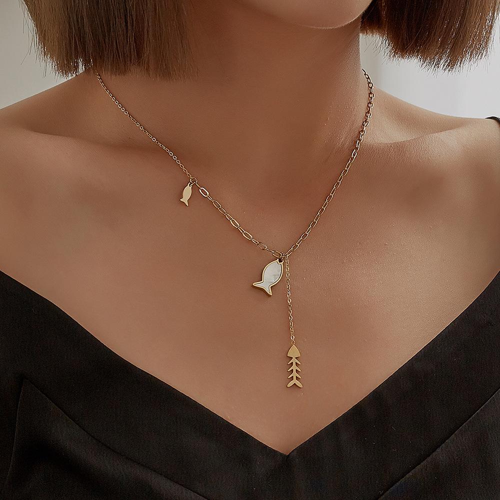 Fashionable titanium steel gold-plated fishbone pendant elegant white mother-of-pearl adjustable small fish collarbone necklace