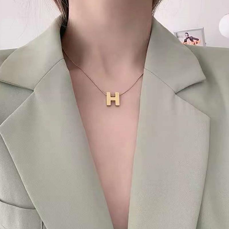 Ins cold and simple all-match temperament titanium steel plated 18K letter H pendant necklace snake bone chain necklace