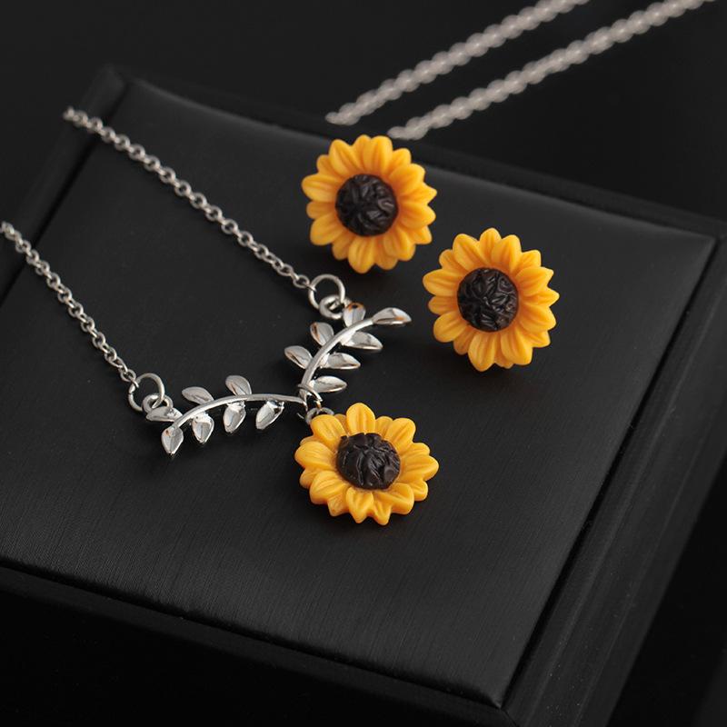 Fashion creative sun flower earrings simple and sweet sunflower earrings jewelry