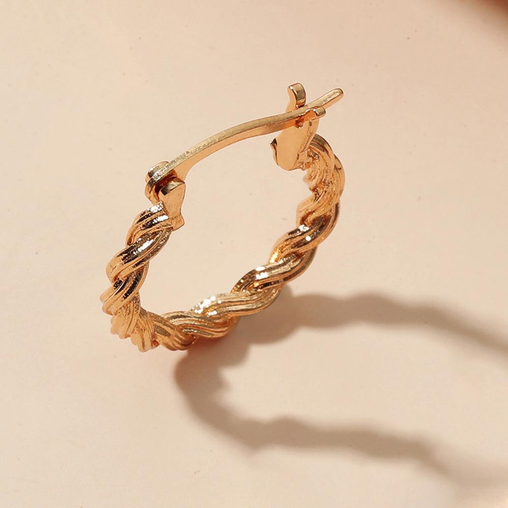 Retro Simple Metal Braided Twist Earrings Personalized Geometric Circle Earrings High-end Fashion Earrings