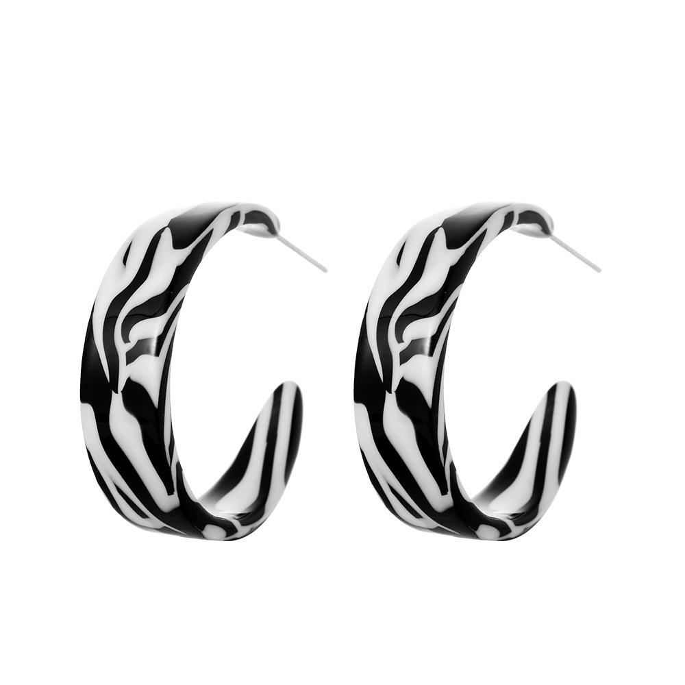 High-end design niche unique fashion resin C-shaped black and white leopard exaggerated earrings personalized female jewelry