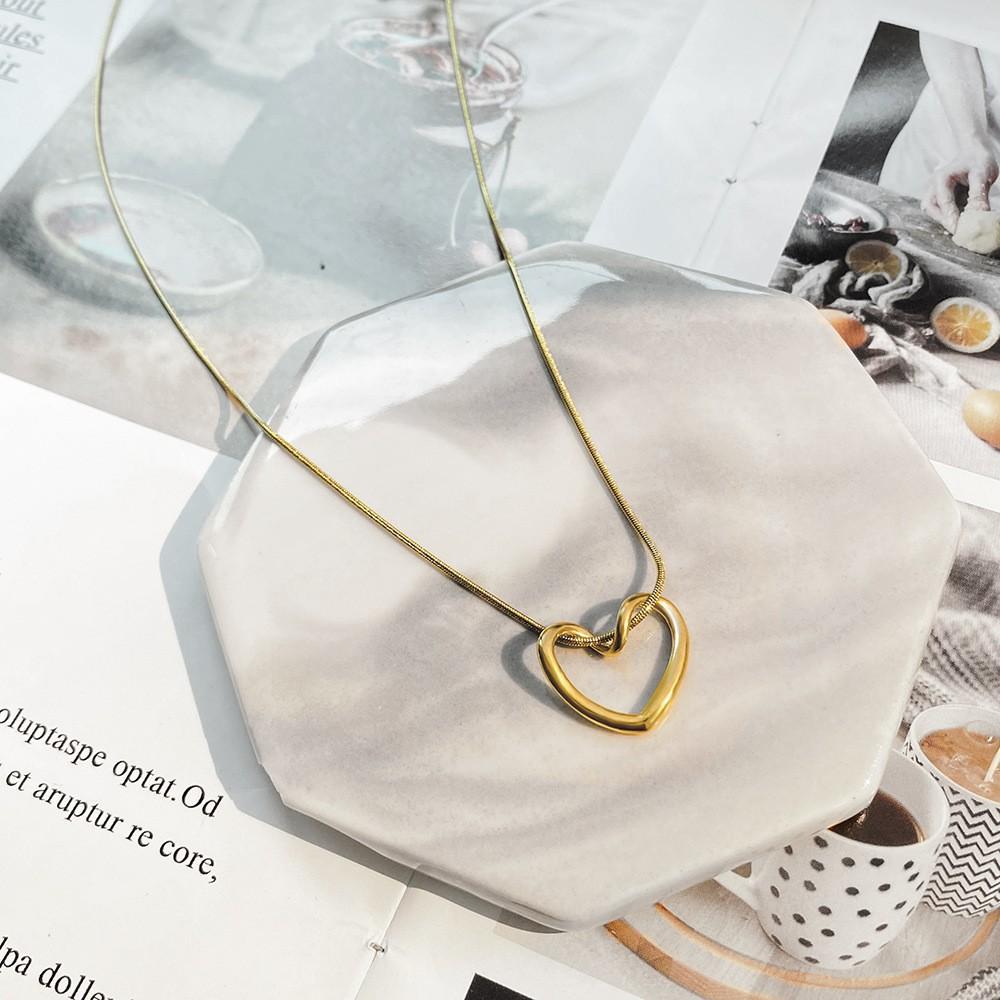 Hollow Heart Necklace Female Simple Ins Titanium Steel Light Luxury Niche Advanced Design Pendant Clavicle Chain