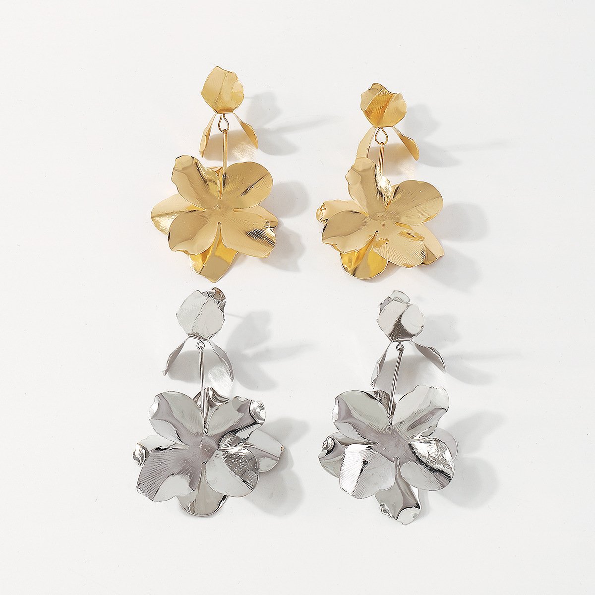 E188 Exaggerated geometric flower earrings metal indifferent niche design personality three-dimensional earrings