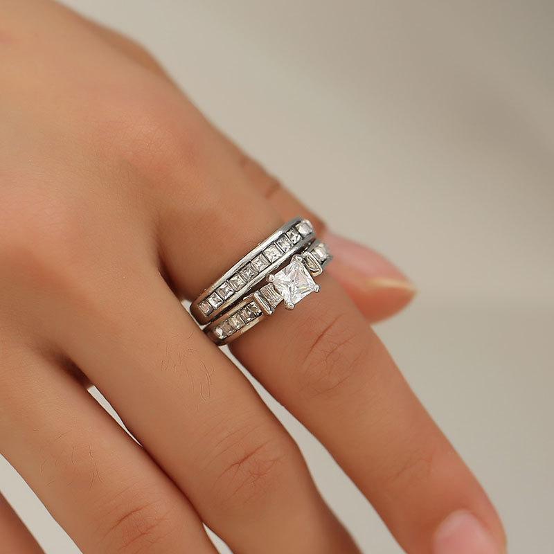 Diamond-encrusted zircon ring men and women fashion temperament metal geometric couple index finger ring personality ring
