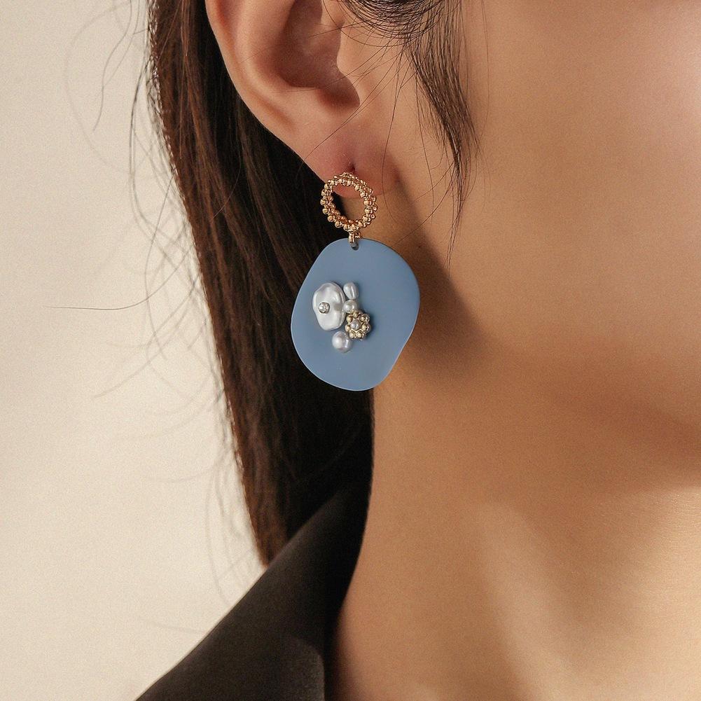 Irregular geometric round shell inlaid pearl flower earrings niche simple temperament earrings retro trendy accessories