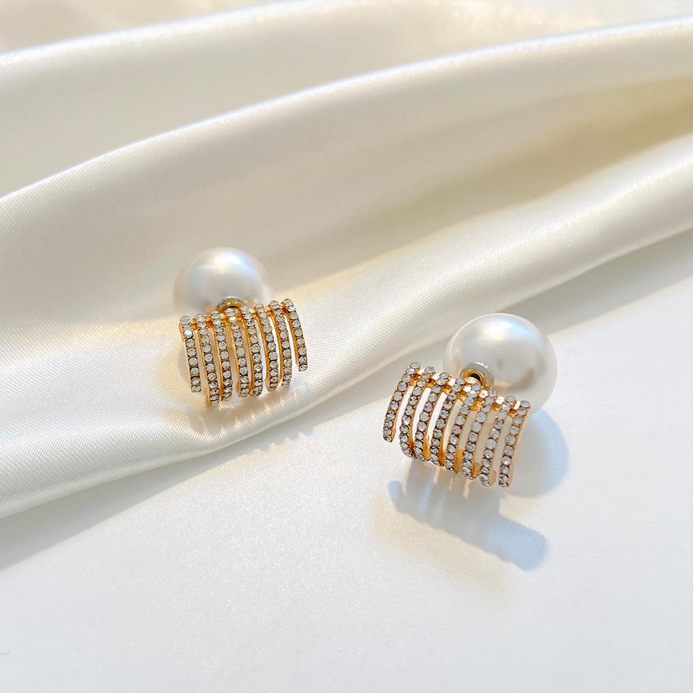 ins pearl earrings women's fashion light luxury niche design diamond claw earrings temperament net red earrings trend