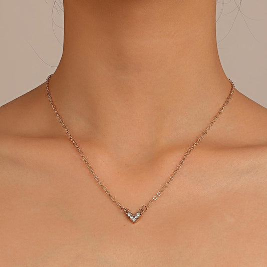 Ins Mini Love Necklace Female Fashion Temperament Niche Design Heart-shaped Pendant Clavicle Chain Diamond Necklace