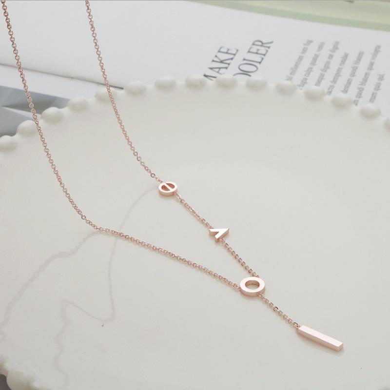Net red love titanium steel necklace female niche design feeling ins cold collarbone chain non-fading small jewelry