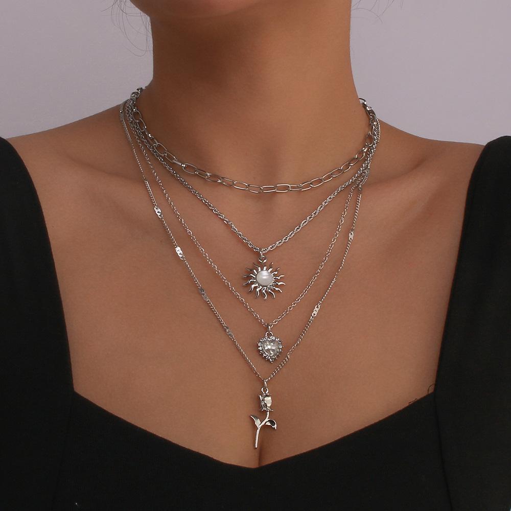 N9511 Jewelry Retro Sun Heart Flower Necklace Diamond Necklace Fashion Necklace Female