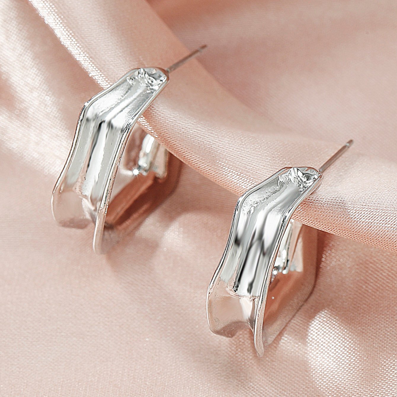 Exaggerated C-shaped geometric earrings ins cold personality retro metal earrings earrings female