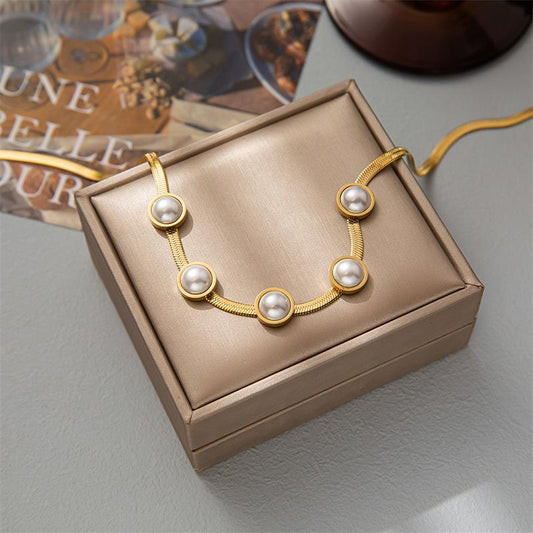 High-end Pearl Wide Flat Necklace Female Niche Design Sensation Lady Temperament Versatile Clavicle Chain Titanium Steel