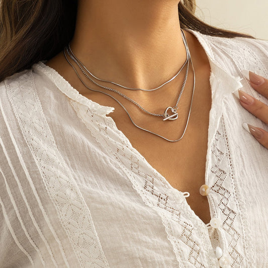 Jewelry simple and versatile thin snake bone chain necklace female retro fashion peach heart-shaped ot buckle necklace