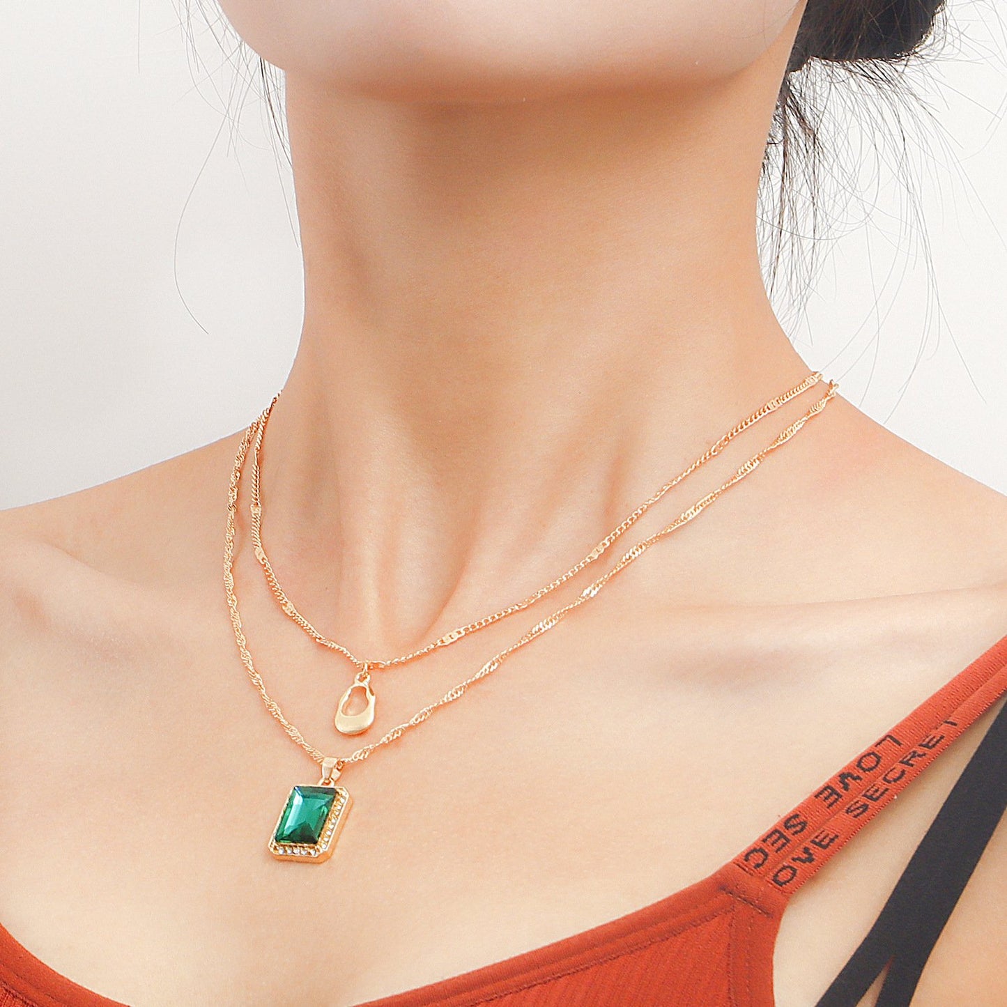 Jewelry French Double Layer Clavicle Chain Imitation Emerald Necklace Hollow Geometric Pendant Necklace Ladies