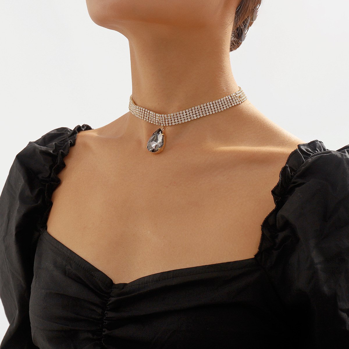 N1877 French Elegant Retro Drill Necklace Exaggerated Light Luxury Fashionable Small People Indifferent Necklace Women