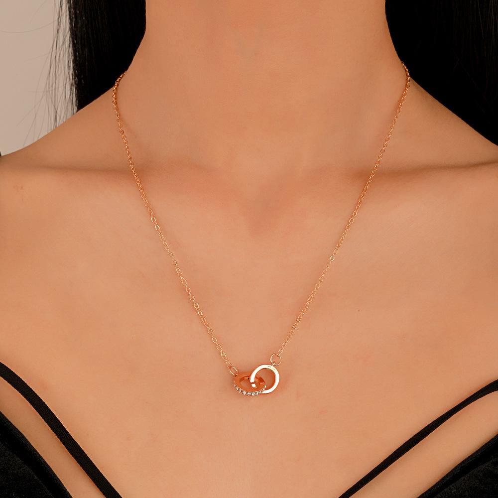 The same double ring necklace women's fashion niche design interlocking collarbone chain pendant couple necklace