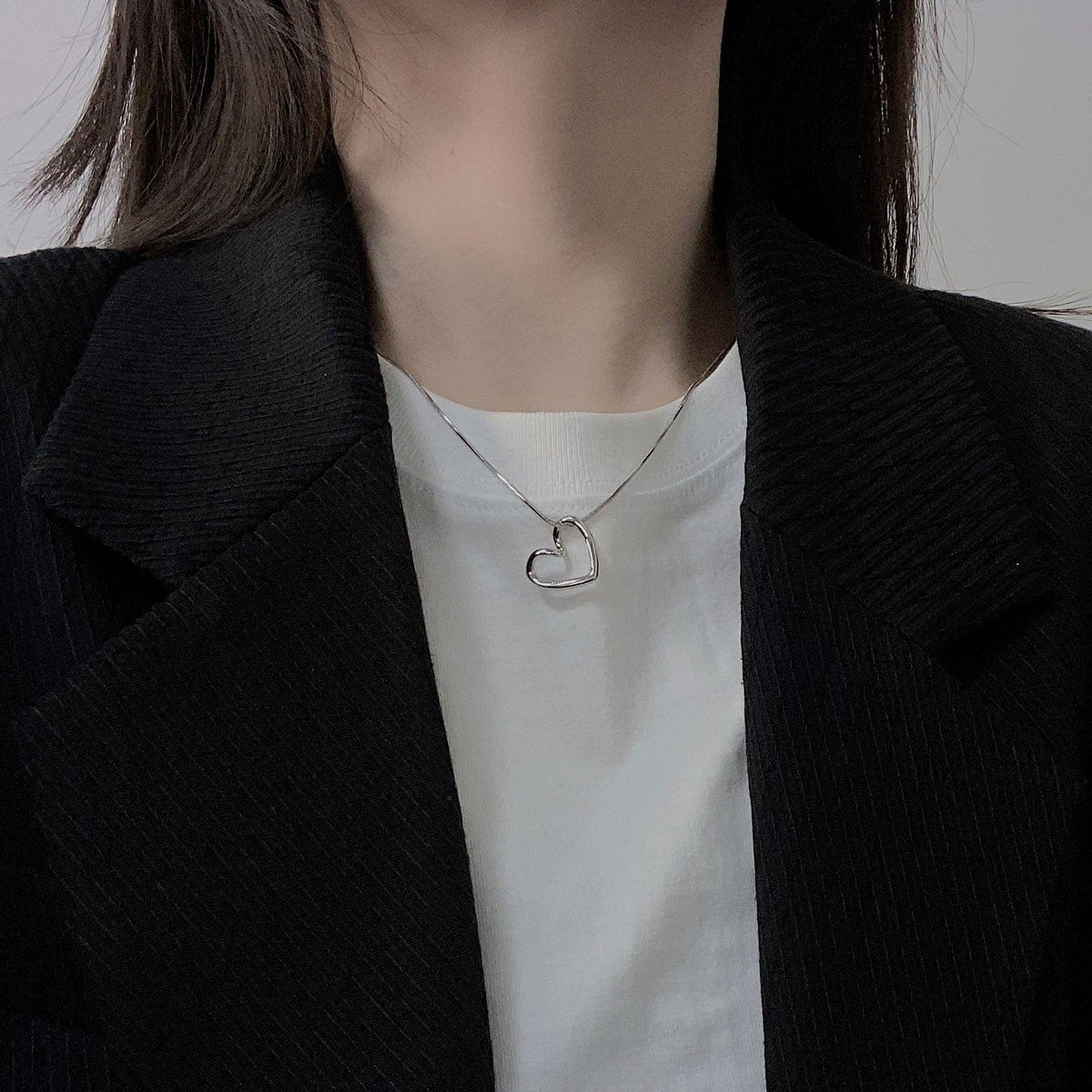 Hollow Heart Necklace Female Simple Ins Titanium Steel Light Luxury Niche Advanced Design Pendant Clavicle Chain