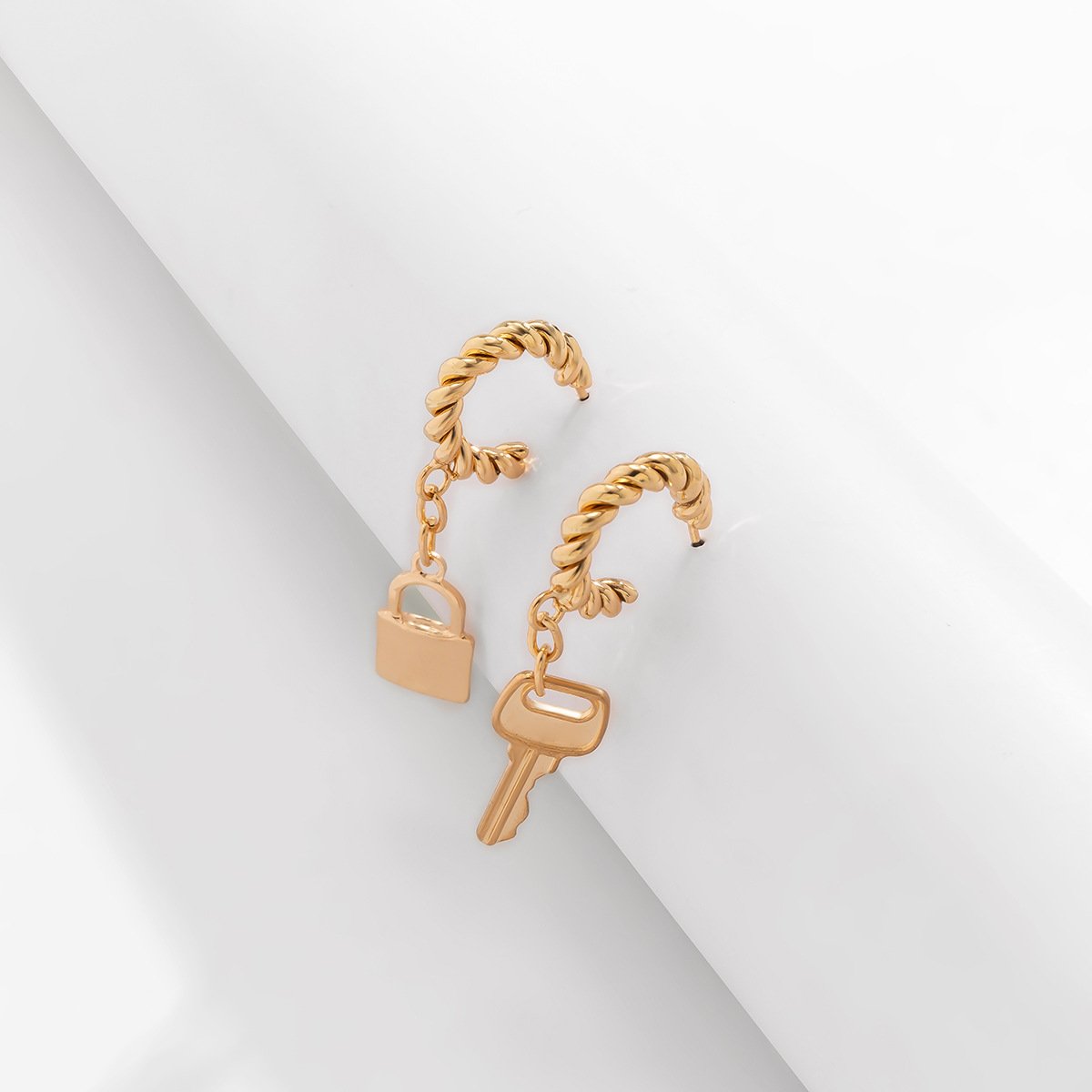 Jewelry simple metal C-shaped twist earrings retro alloy lock key pendant earrings