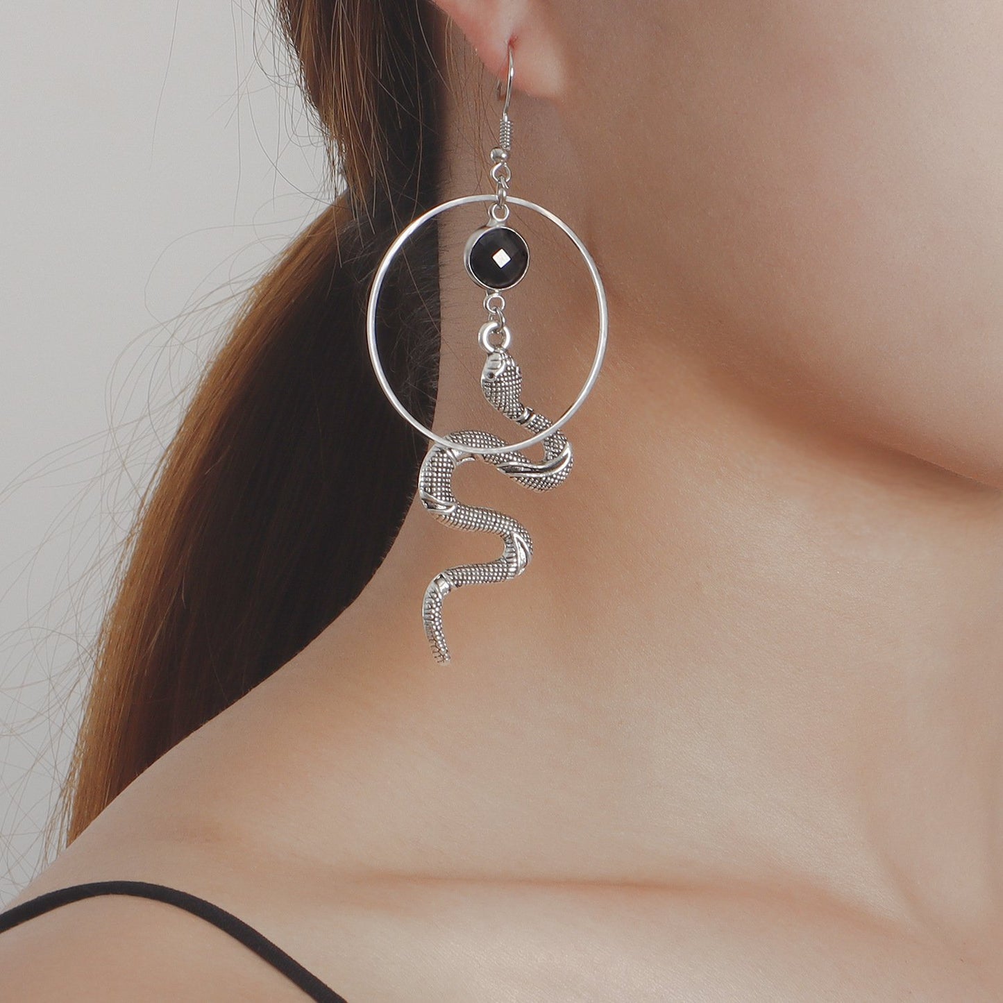 Snake-shaped earrings ins creative personality exaggerated earrings snake-shaped niche design indifferent high-end exaggerated
