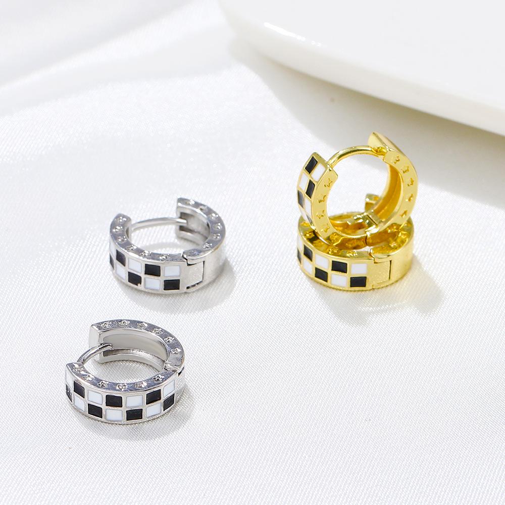 Ins black and white checkerboard lattice ear buckle female fashion temperament niche design geometric square earrings simple earrings