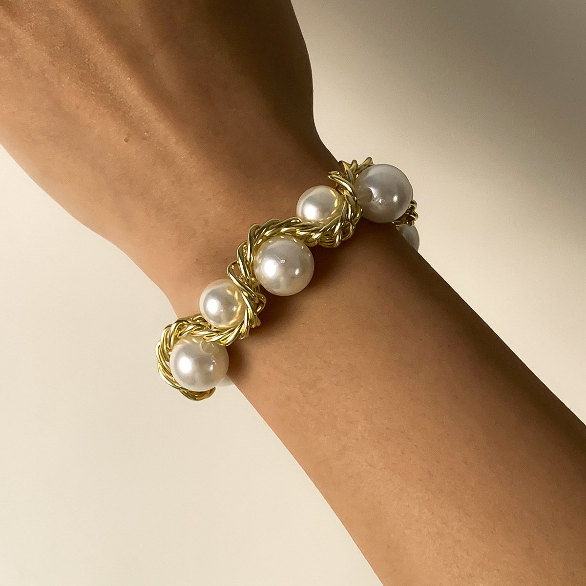 Metal winding twist chain pearl necklace women's retro temperament geometric single-layer necklace necklace
