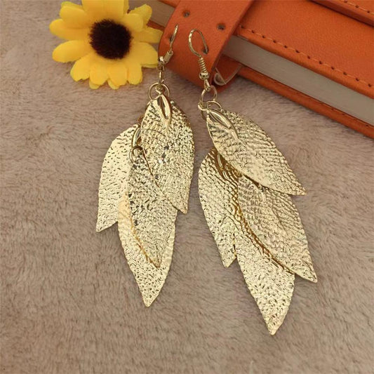 Simulation of four leaves ladies earrings leaf pattern popular earrings metal exaggerated earrings