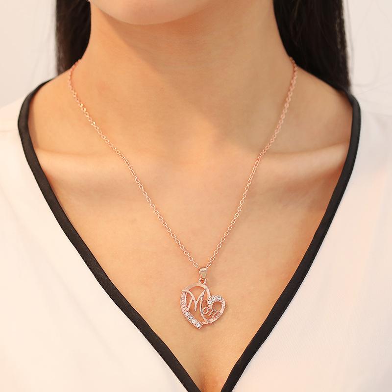 Creative Necklace Ladies Versatile MOM Heart Diamond Necklace Female Pendant