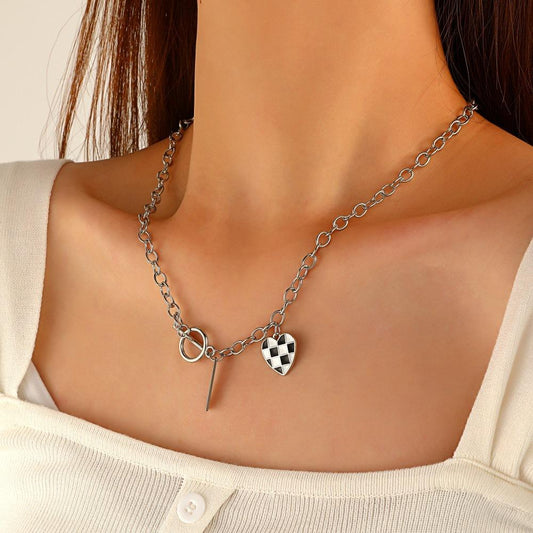 Indifferent and Simple Love Checkerboard Pendant Necklace Niche Design Sweet and Cool Peach Heart Square Bracelet Set