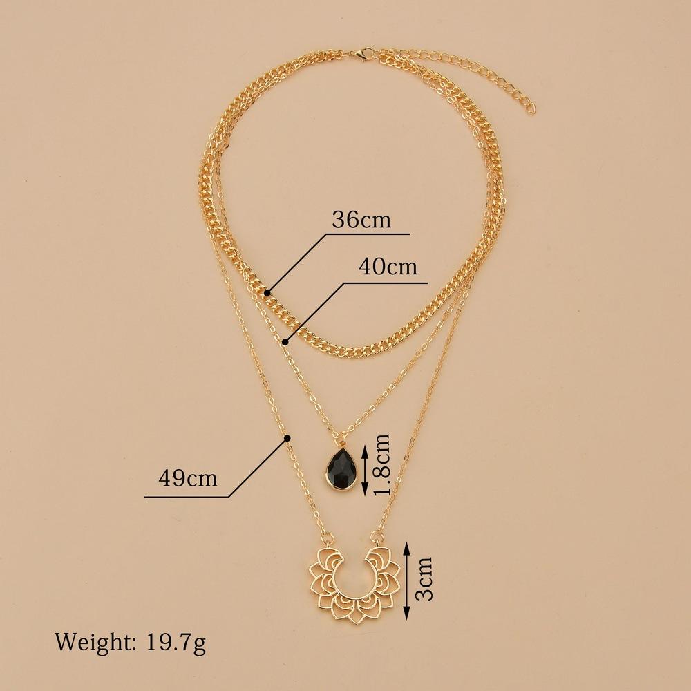 Retro Pattern Alloy Pendant Necklace Fashion Black Bezel Diamond Multilayer Necklace Accessories