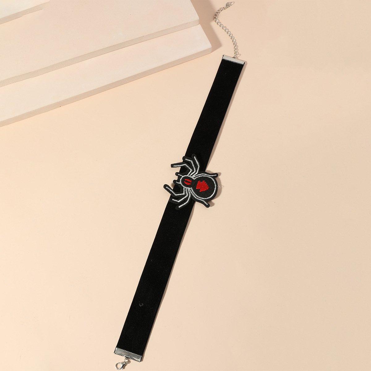 Exaggerated velvet black spider necklace gothic dark girl choker collar autumn and winter women