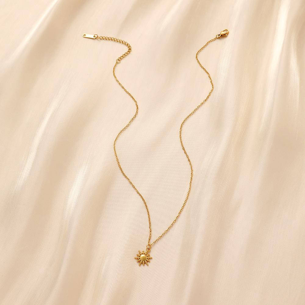 Stylish Simple Personality Golden Stainless Steel Little Sun Versatile Retro Ladies Necklace