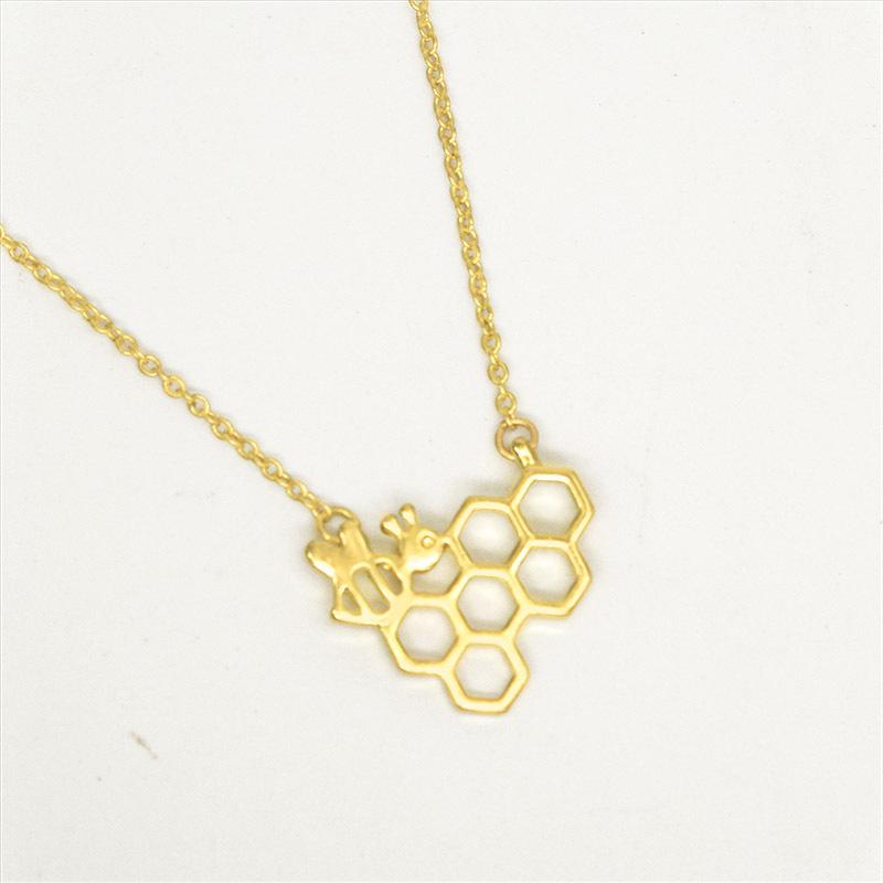 18 Creative Jewelry Hexagonal Honeycomb Honeycomb Cute Bee Pendant Necklace