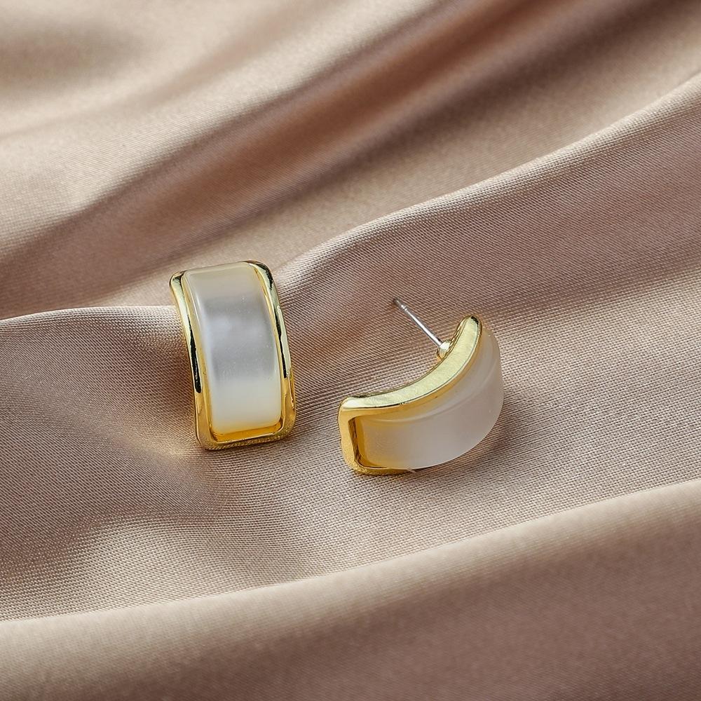 Dongdaemun simple opal C-shaped earrings ins niche design temperament short ladies earrings