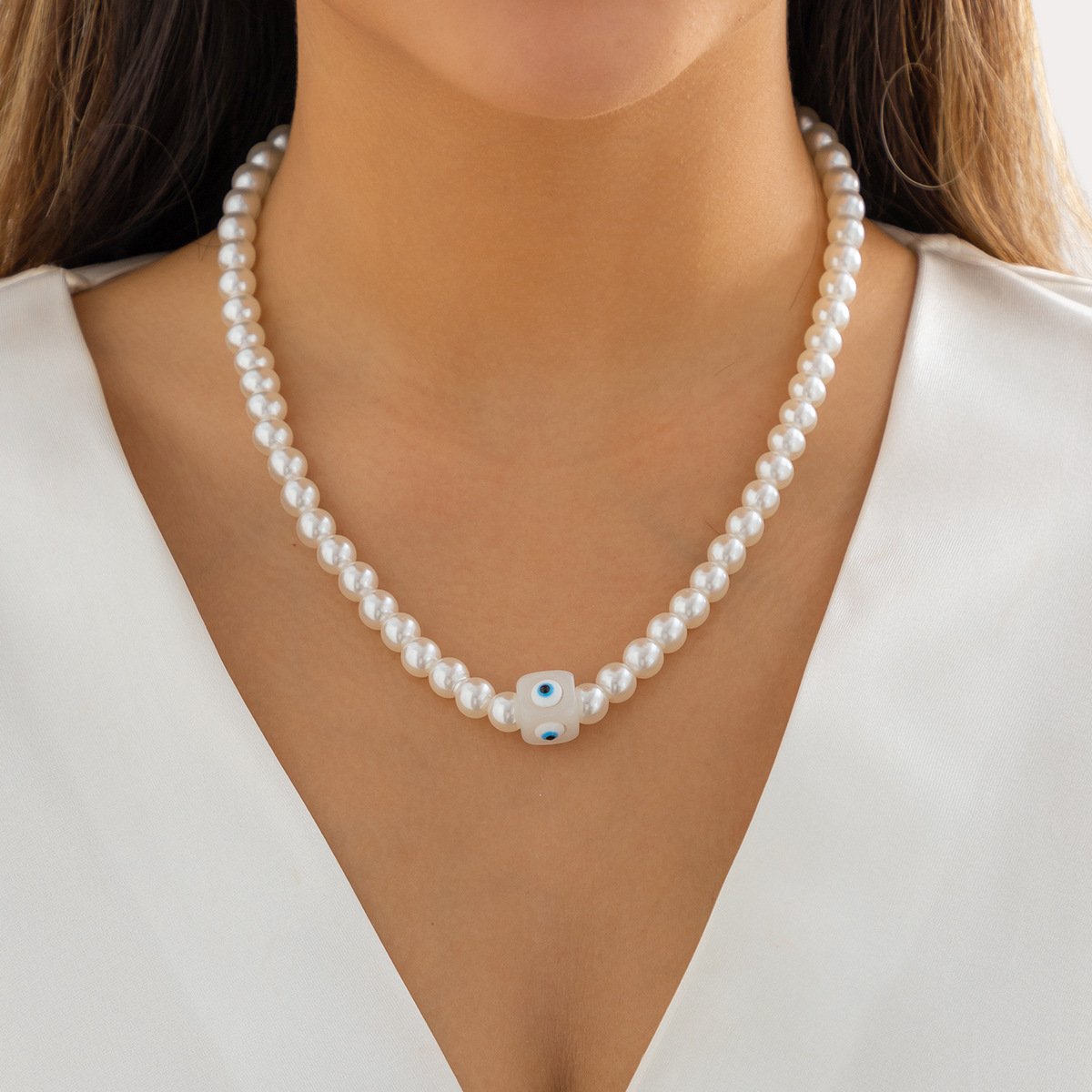 Simple cold beaded imitation pearl color eye necklace sweet cool three-dimensional square pendant single-layer necklace female
