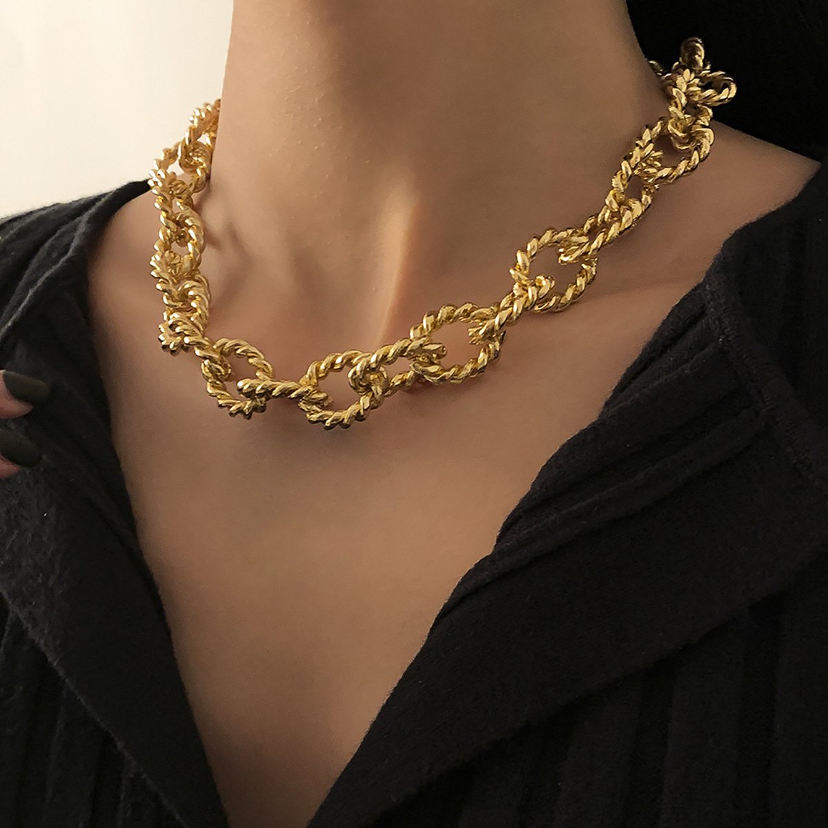 Jewelry Retro Simple Geometric Single Layer Necklace Female Hip Hop Twist O Chain Necklace