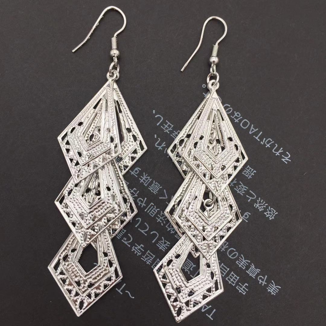 Indian baroque polygonal hollow string long earrings ladies local tyrant gold high cold earrings prom Christmas gift