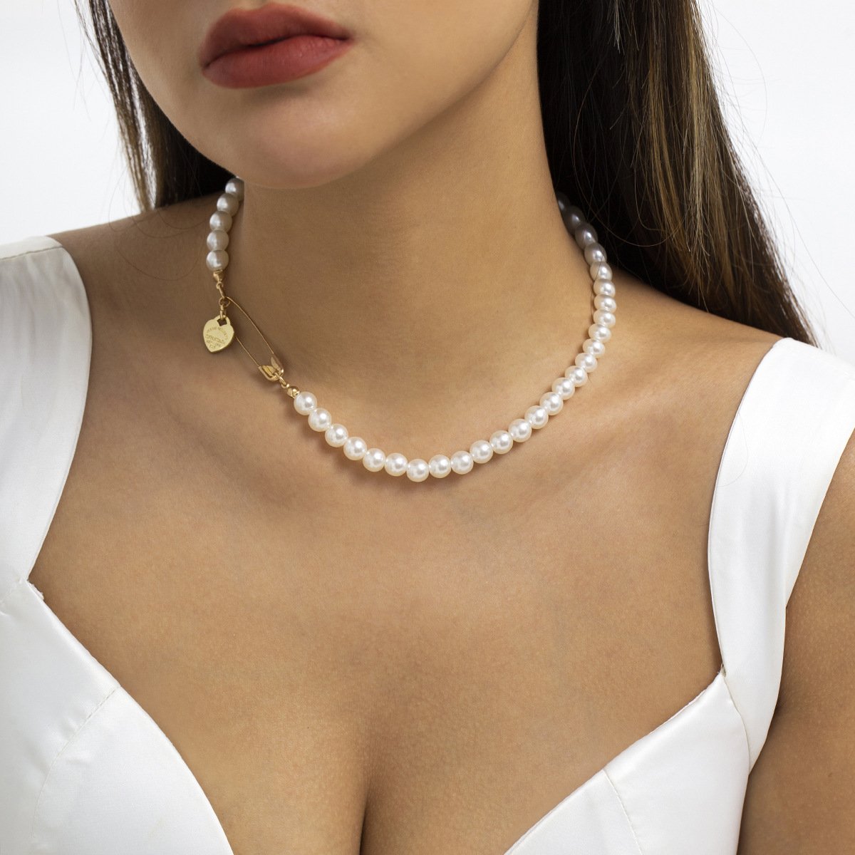 Jewelry Temperament Versatile Imitation Pearl Clavicle Necklace Simple Metal Heart-shaped Letter Hangtag Necklace