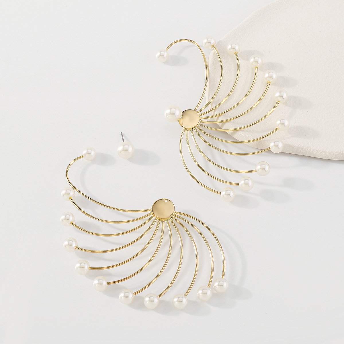 E1443 Personality Internet celebrity trendy earrings fan-shaped pearl exaggerated earrings niche design fashion earrings